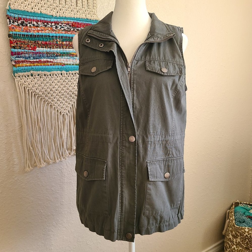BLU Pepper Utility Vest in Military Green